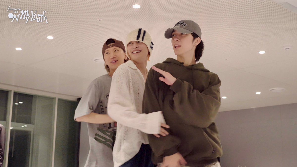 WayV_official's tweet photo. 'Poppin' Love (心动预告)' Dance Practice Behind | WayV Showcase Tour 'On My Youth' Behind Ep.1

https://t.co/0pZvSJNpJj 

#WayV #威神V 
#PoppinLove #心动预告
#OnMyYouth #遗憾效应
#WayV_OnMyYouth 
#WayV_OnMyYouth_遗憾效应
#ShowcaseTour #DancePractice #Behind https://t.co/skqQMIHn7M