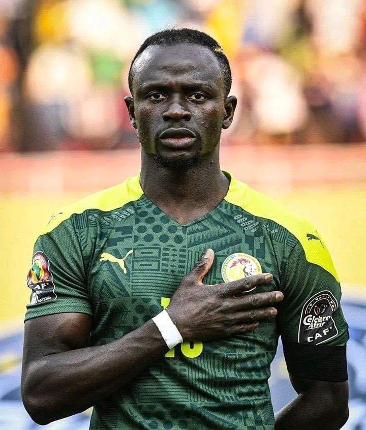 🇸🇳 Happy birthday to Sadio Mané, the man who transformed his home village, Bambaly: ✅ He funded a $600,000 hospital ✅ He built a $300,000 school ✅ He gives $100/month to each family ✅ He provides 4G internet to the village ✅ He’s building a Post Office Iconic. 🎈