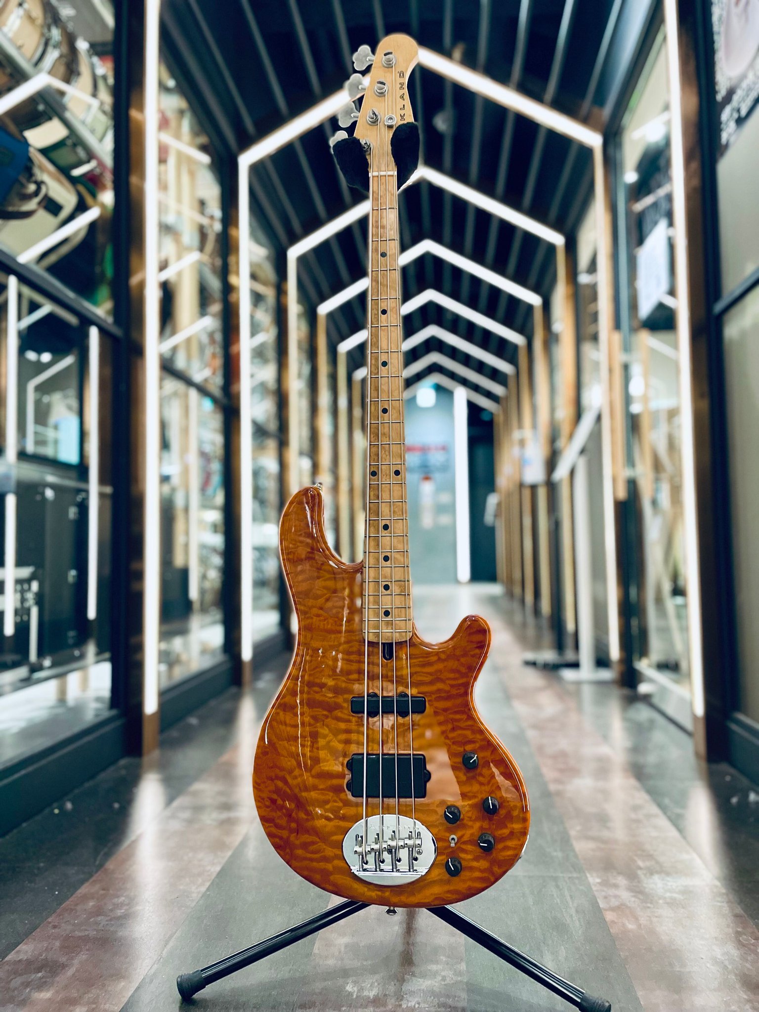 ベース lakland usa 44 94 deluxe amber Lakland USA 44-94 Deluxe Quilted Maple Bass Guitar - Tobacco