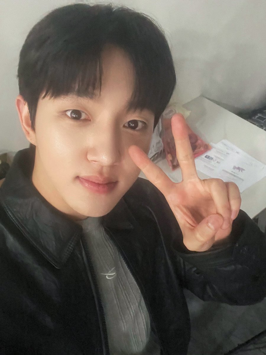 GoldenChild's tweet photo. [🎥] 왜요 저희가 외동처럼 생겼나요? 진짜 레알 안 고독한 외동방 공개📺 가톡방 EP8. (출처 : 재미로웹 | YouTube)

▶ https://t.co/oKzdqbOJi7

#GoldenChild #골든차일드 #GNCD
#봉재현 #BONGJAEHYUN https://t.co/y5Z3rKXaNw