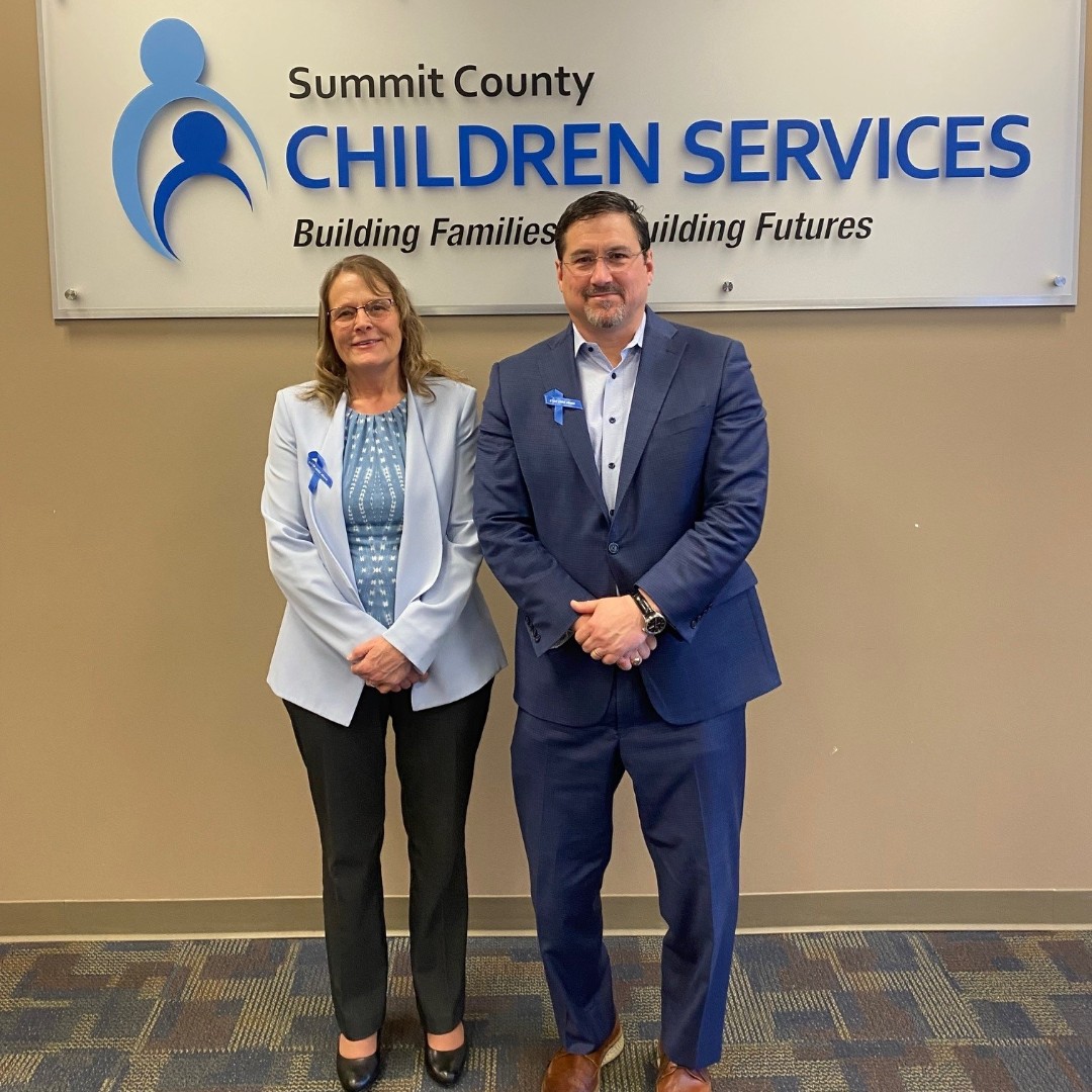 Our Executive Director, Cassandra Holtzmann, and @AkronChildrens President & CEO, Christopher Gessner, are kicking off Wear Blue Day💙 #SummitWearsBlue #WearBlue