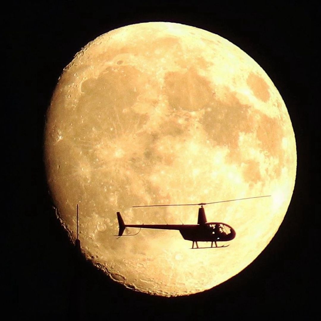 Repost from @robinsonhelicopter R44 Eclipse 🌑🚁 📸: @garyhershorn #robinsonhelicoptercompany #r44 #robinson44 #lunareclipse #solareclipse #helicopter #pilot #helicopterpilot #rotorcraft #rotorpro