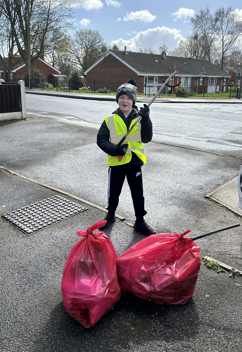 MyDoncaster's tweet image. Dozens of community groups, schools, businesses and residents have done themselves proud as part of another incredibly successful #GreatBritishSpringClean🌍

We thank all the volunteers who safely collected litter from their local streets, parks and open spaces💚