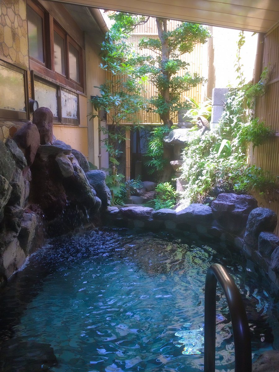 Akebono-Yu, Adachi-ku 🌸🌸🌸
曙湯、足立区
.
.

#dokodemosento #sento #銭湯 #温泉 #onsen #bathhouse #kawaii #可愛い #タイル #art #japan #お風呂 #bath #tokyo #東京 #湯 #桜 #cherryblossom