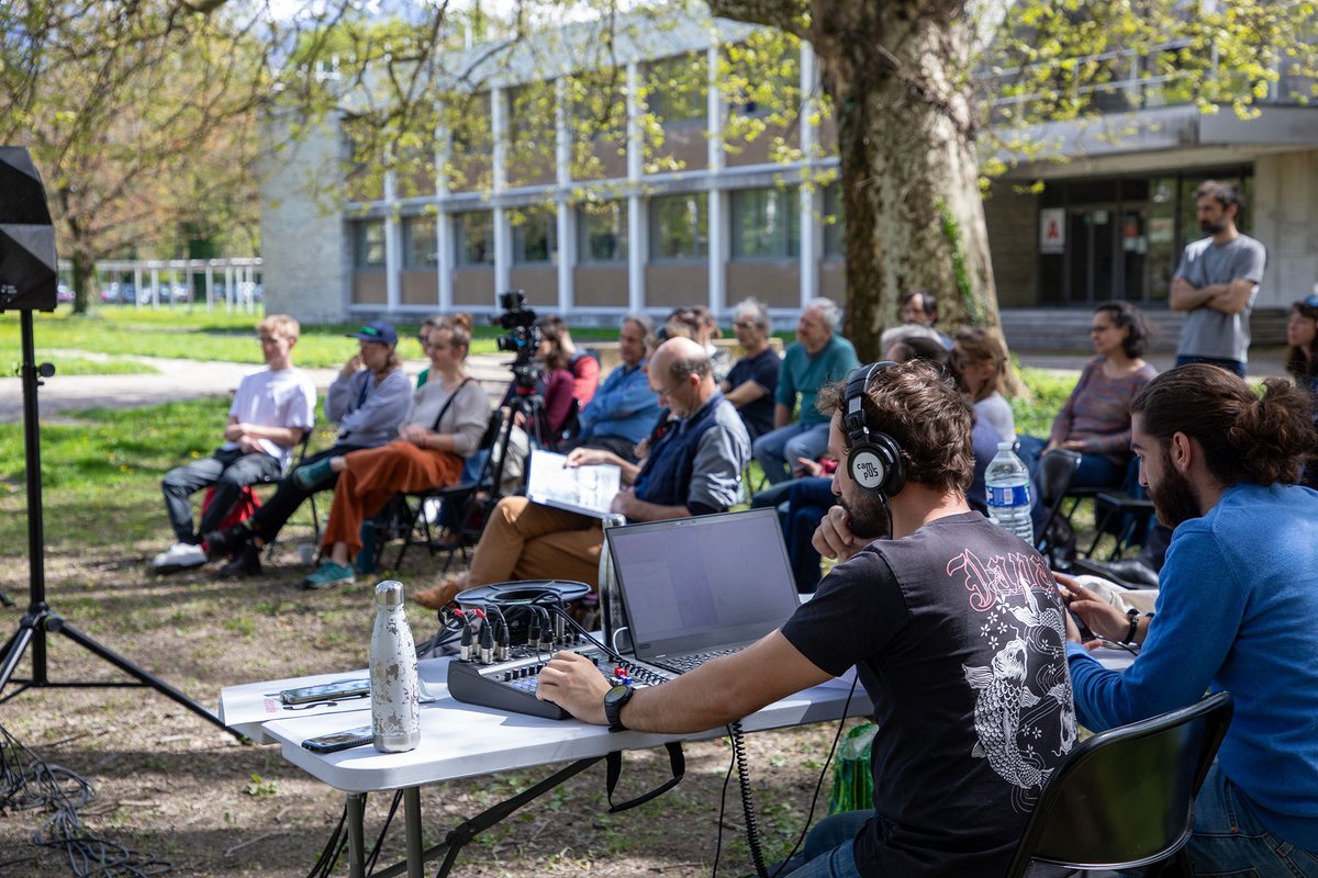 📻Plateau radio exceptionnel en compagnie des auteurs Edmond #Baudoin & Emmanuel #Lepage dans le cadre du vernissage de l'exposition 'Au pied des étoiles' et du @PDLGrenoble 👏 - un grand merci à @campusgrenoble et à @CultureUGA pour leur implication ! ➕osug.fr/grand-public/r…