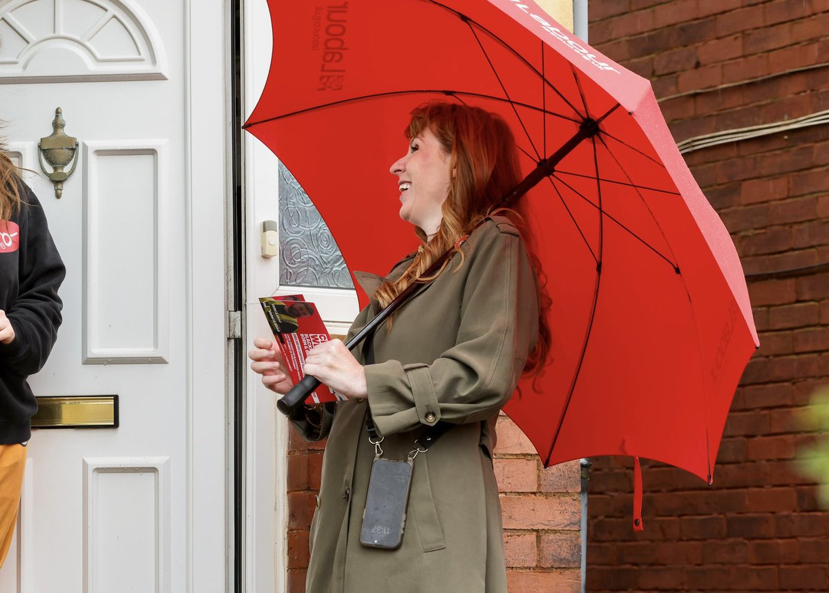 It was a warm welcome on the doorstep in Blackpool South even if not from the weather. Delighted to join @ChrisPWebb who will be the local champion this community deserves (alongside a new addition to the Webb and Labour family). 🌹