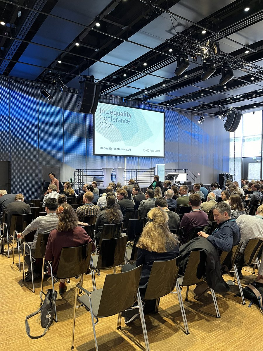 The #inequalityconf 2024 just started with a keynote by @PikettyWIL about Global #Inequality - we are happy to welcome more than 200 participants on site, another 200 are connected online! #EXCInequality @UniKonstanz