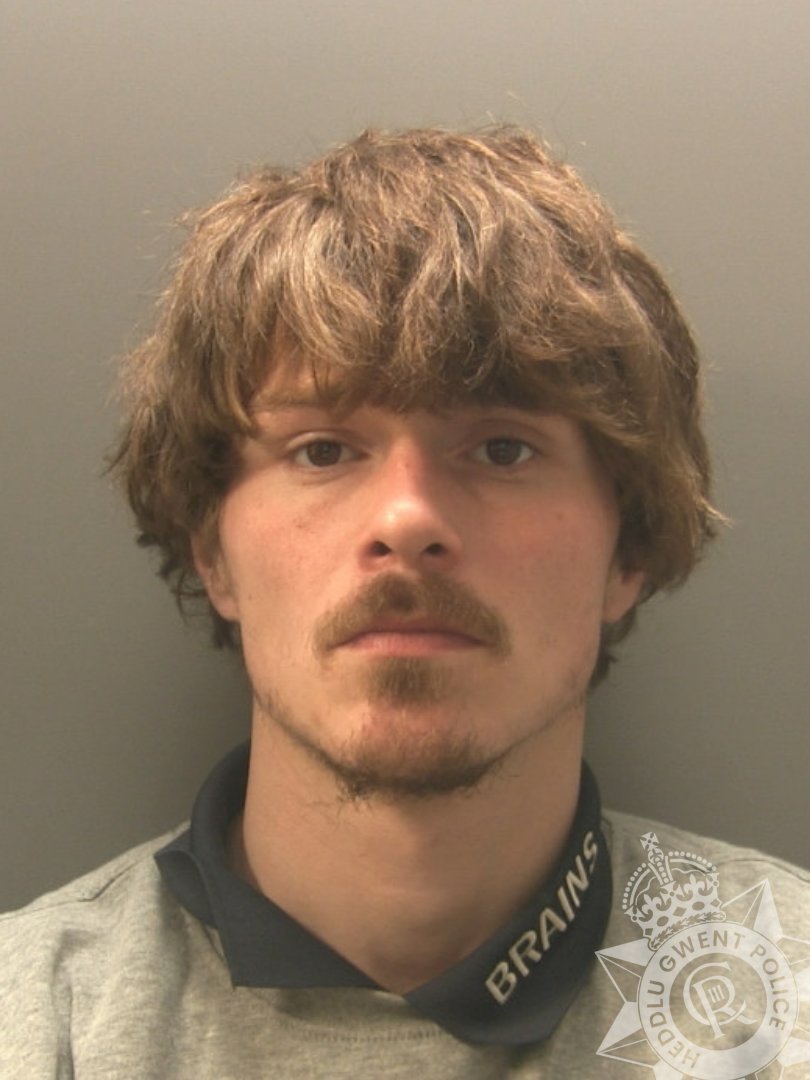 ⁉ Can you help? 🚨 We’re appealing for information to locate 27-year-old Connor Morgan, from the Bargoed area. ℹ He has breached his licence conditions, he has now been recalled to prison. 🔗orlo.uk/Bargoed_man_re…