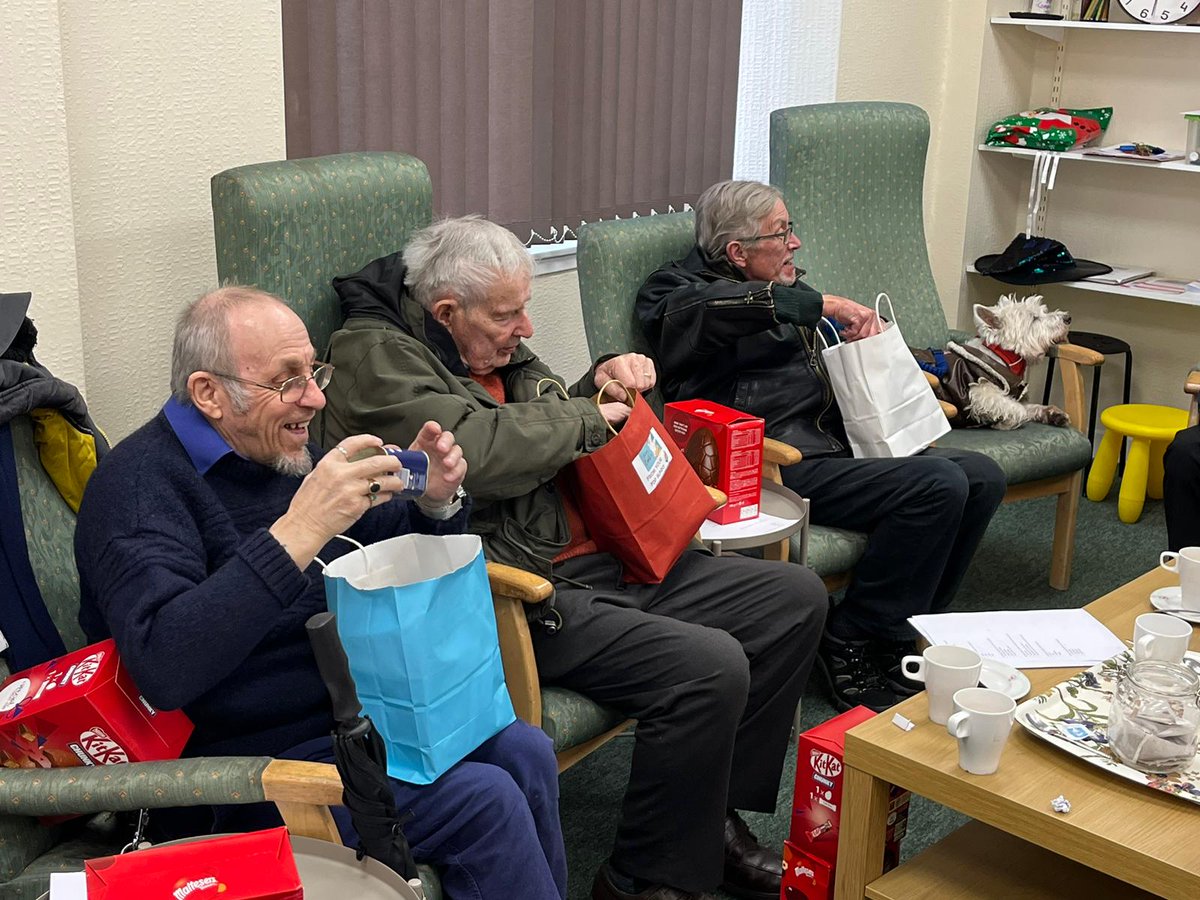 PDP Easter Newsletter & Activities Packs for over 250 local older adults 📮💌🎁 Massive thanks for all your hard work: -@LeithWalkPS children for making Easter Cards -Kirsty Smith for her CareForTheElderly Gifts -Our fab volunteers who help coordinate it