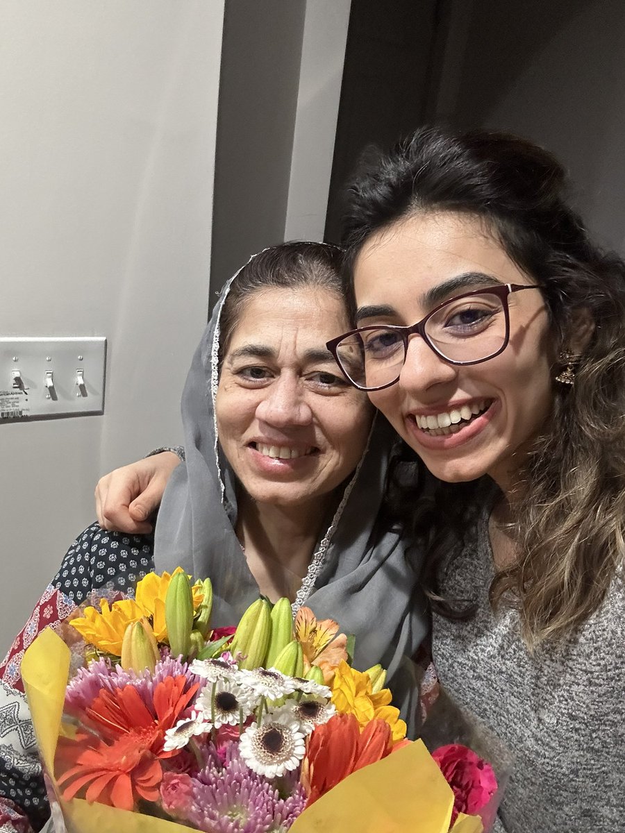 Eid Mubarak to all those celebrating! 🎉 

spending mine very sleep deprived on nights but made it a point to get my mama some flowers, put on my tiny jhumkas and scribble on some mehndi 🥰

#Eid #internyear