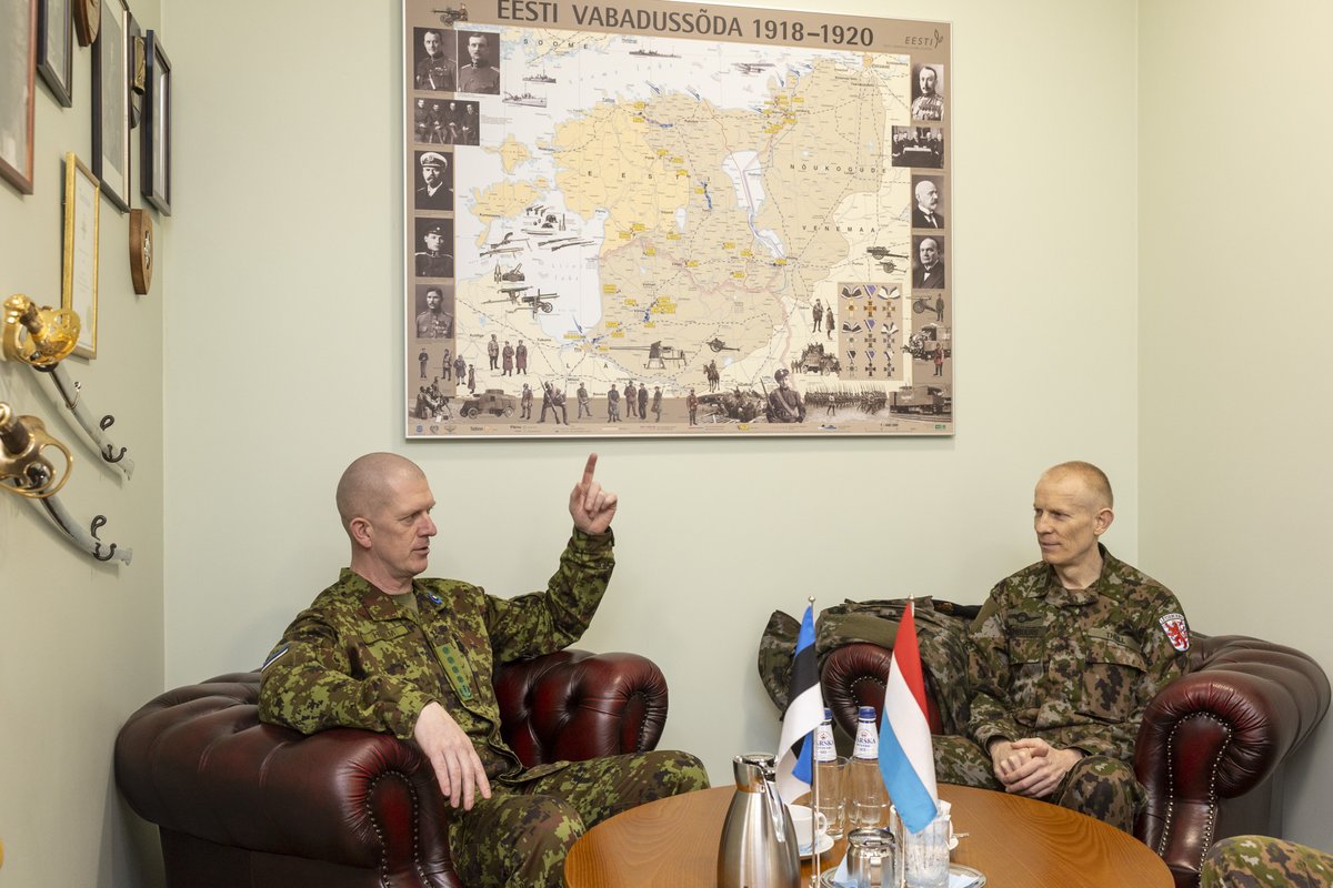Commander of 🇪🇪 @Kaitsevagi, General Martin Herem met with the Commander of 🇱🇺 @ArmyLuxembourg, General Steve Thull, to receive an overview of the security situation in Estonia. He also visited Ämari Air Base and the NATO Cooperative Cyber Defence Centre of Excellence (@ccdcoe).