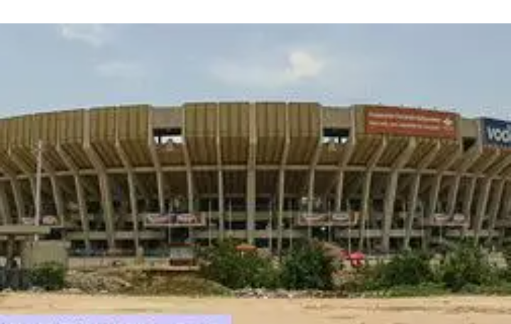 3 ème stade les plus grands en Afrique,avec une capacité de 80.000 places,je tiens à signaler que sous Mobutu le coût était de 38 millions dollars,par rapport avec le projet 100jours 🤣😂😆
