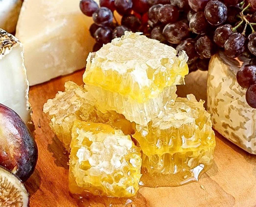 Have you tried honeycomb? This hexagonal wax structure in raw honey jars, crafted by bees, is a nutrient-rich natural product. Packed with bee pollen, propolis, and royal jelly, honeycomb offers benefits like lowering bad cholesterol and enhancing liver function. It also boosts