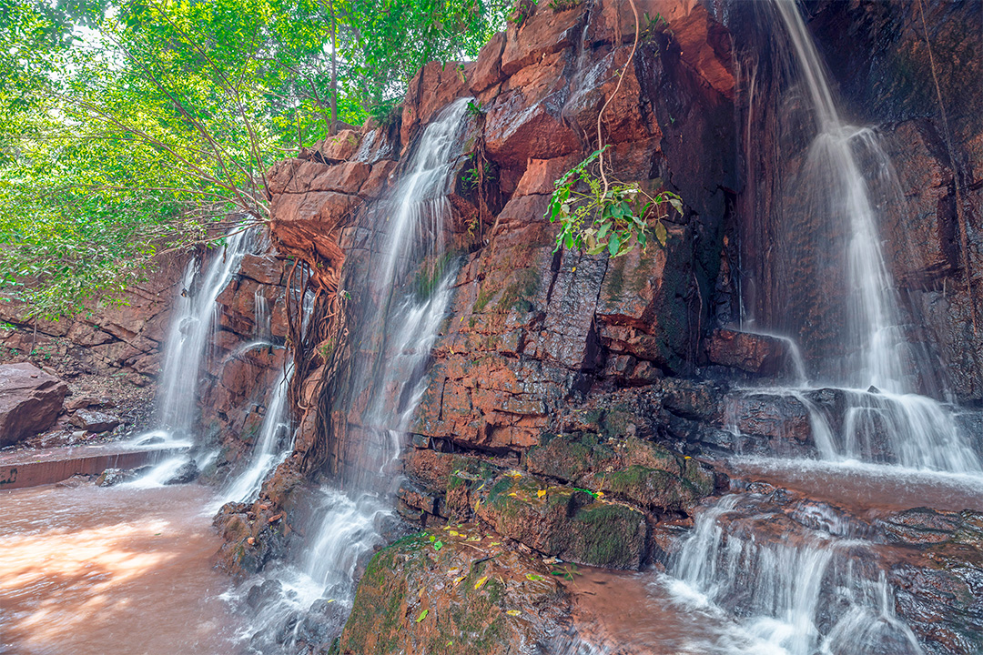 Experience the rejuvenating charm of Murga Mahadev #waterfall in #Odisha 

A blissful blend of #NaturalBeauty spiritual serenity, and cultural richness awaits you in this enchanting destination.

Visit indianpanorama.in 

📸 PC @incredibleindia 

#travel #India #tourism