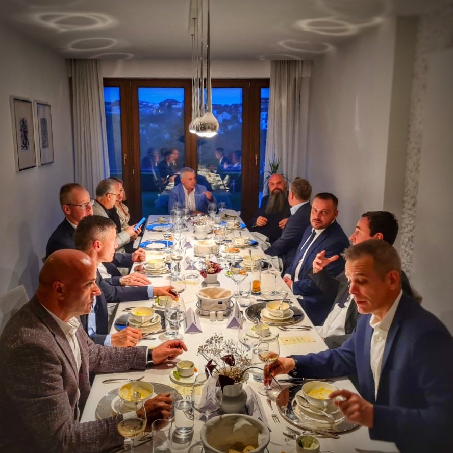Time to bid farewell NALTDir Gen Hammerstein! 👋🏽 Hosted a dinner among friends yesterday for the outgoing General & welcomed his successor in office, Gen Nawrath. Thanks to PM @albinkurti, Min @EjupMaqedonci & MP Dugolli for joining! Lieber Ralf, alles Gute für den neuen Posten!