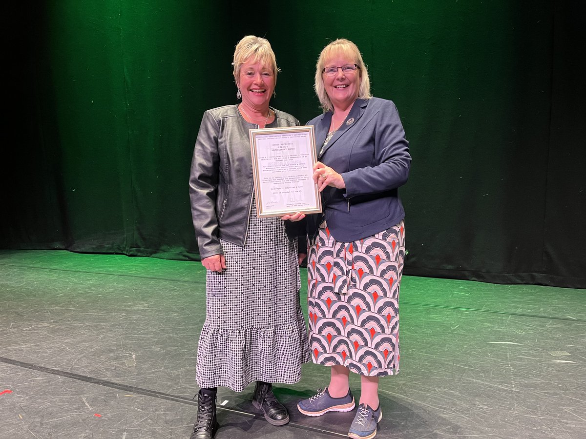 Congratulations to Miskin & Mwyndu WI, Glamorgan Federation for winning our 2023 Recruitment Award for 'WIs with 25 members and over'. The WI had increased its membership from 26 to 54 members, an increase of 107%. President Denise Ellis accepted the award on behalf of the WI.