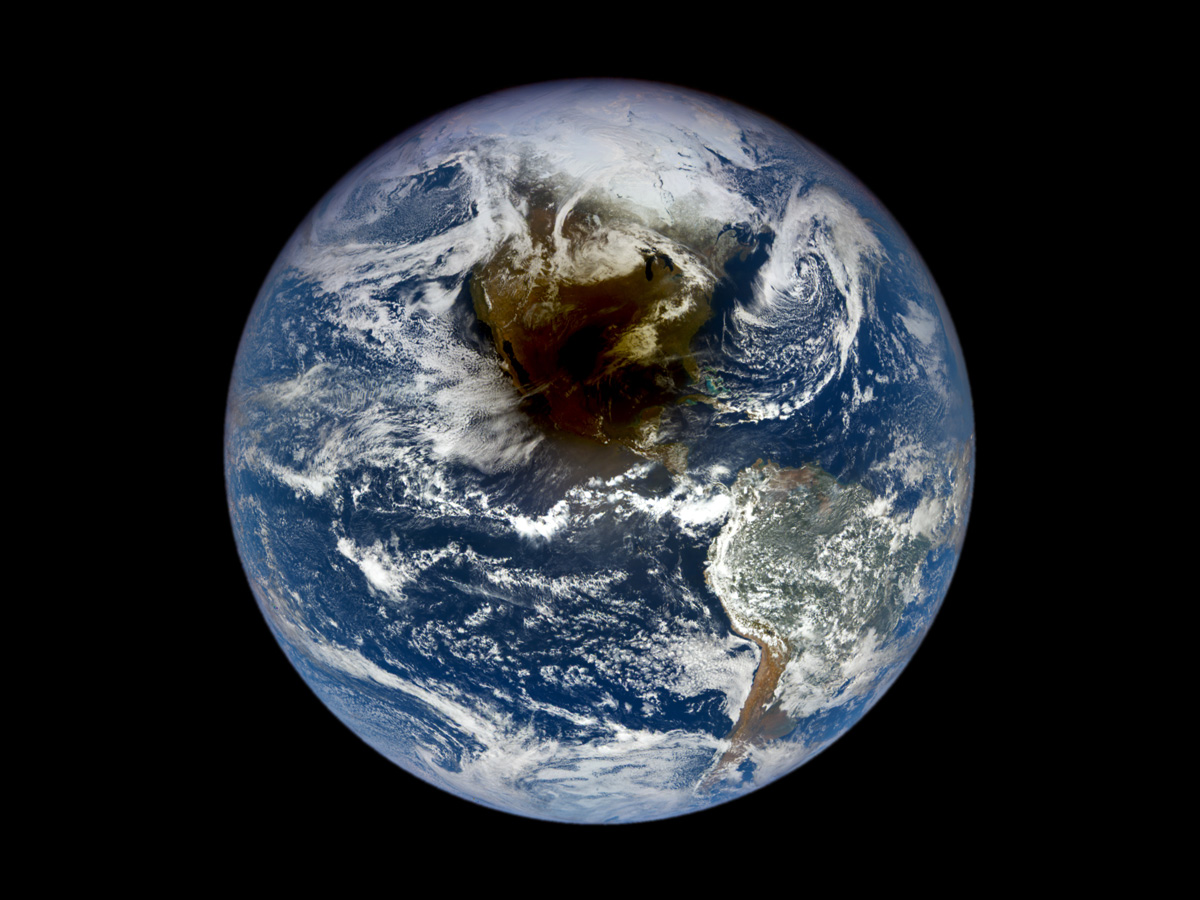 Bild der Woche: Finsternis-Schatten über Nordamerika. So sah die totale Sonnenfinsternisin Nordamerika vom Weltraum betrachtet aus. #Sonnenfinsternis #eclipse #TotaleSonnenfinsternis #Eklipse 
scinexx.de/fotos/finstern…