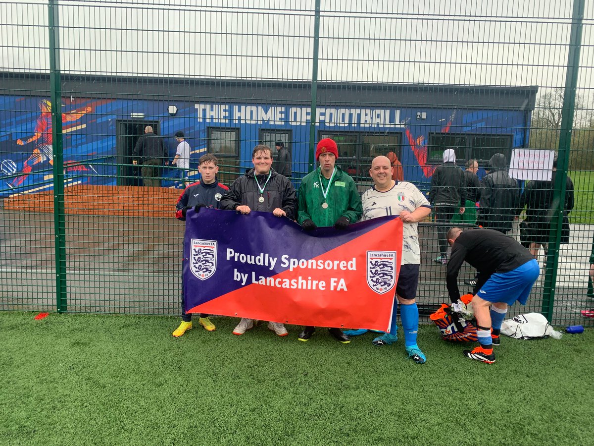 Great session this morning at the #community social inclusion session. Fab numbers in the rain. Fun #peersupport and thanks to Lancashire Football Association for there continued support. And Kemple View Psychiatric Services for the snacks after the session⚽️✊