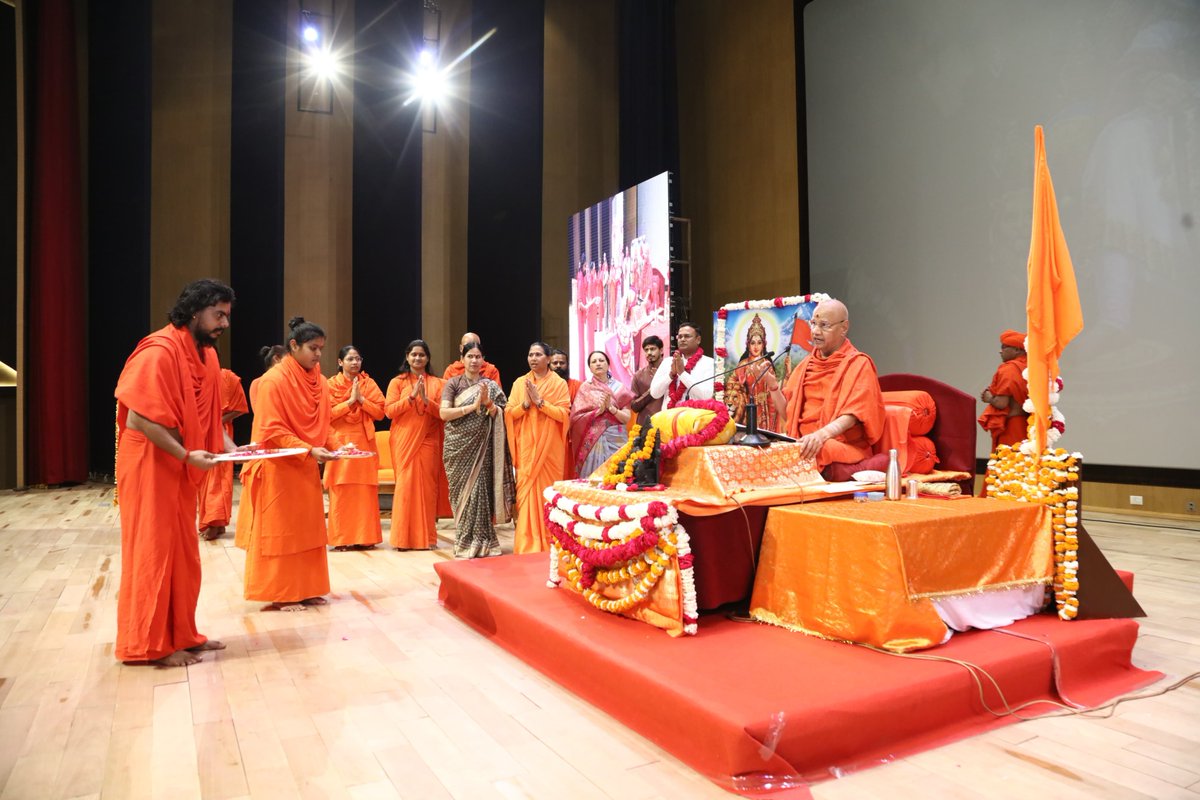 चैत्र नवरात्रि से प्रारंभ हुए हिन्दू नव वर्ष पर, पतंजलि योगपीठ, हरिद्वार में छत्रपति शिवाजी महाराज कथा के अवसर पर शक्ति की आराधना में समर्पित परम श्रद्धेय स्वामी श्री रामदेव जी और परम पूज्य स्वामी श्री गोविन्ददेव गिरि जी महाराज #SwamiGovinddevGiriji #hindu #bharat #navvarsh