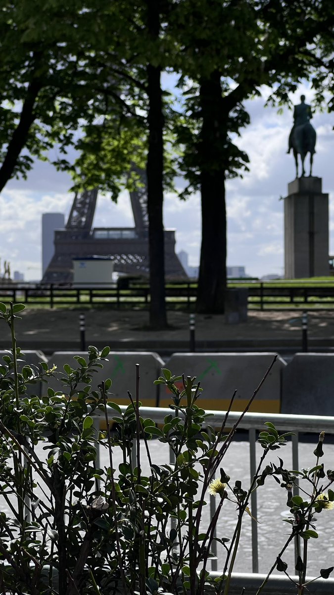 العيد في باريس غير 🥹🤍🇫🇷