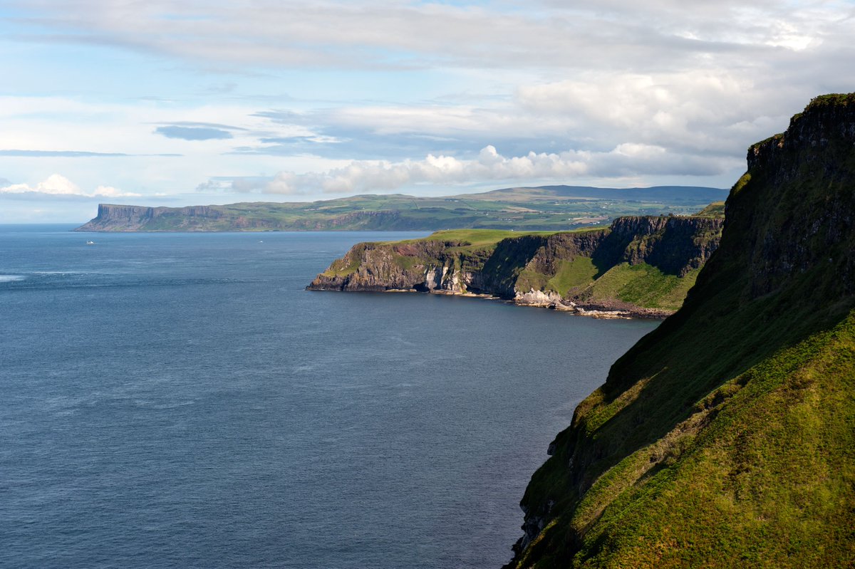 Dramatic diving on display on Northern Ireland’s stunning Causeway Coast🌊 In July, Northern Ireland’s spectacular Causeway Coast will be the backdrop to the fourth stop on the adrenaline-charged Red Bull Cliff Diving World Series.🤿 📍ow.ly/jxOV50Rc9ZS