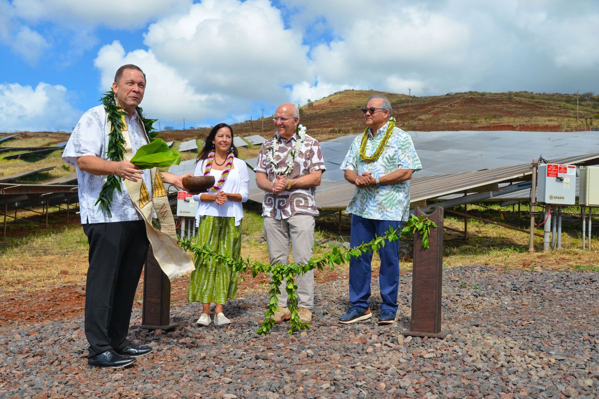 🌞 AES Hawaiʻi is energizing a greener future with the launch of our West O‘ahu Solar + Storage project. Now producing 12.5 MW of clean energy, this project is a leap towards a sustainable O‘ahu! #AESHawaii #Sustainability #CleanEnergy #RenewableEnergy lnkd.in/etuDFaPx