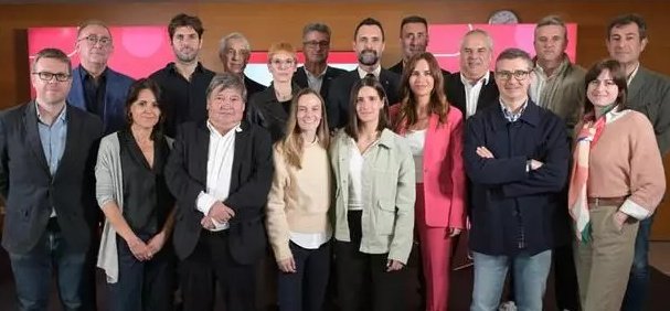 Hola @CProfTV3, què fa el conseller Torrent presentant les retransmissions televisives de F1 i MotoGP de @som3cat? El Govern s'està apropiant de TV3 fins l'últim dia?