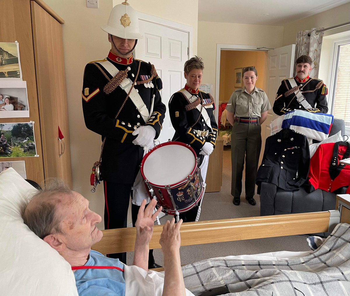 The fabulous @RMBandService popped in to see my Dad in his nursing home, he absolutely loved it.