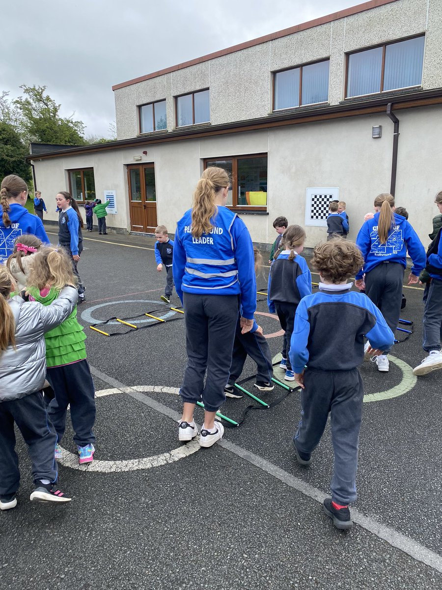 The rain cleared and our Active Leaders were out on yard keeping everybody active during Lón.Well done! 👏👏🏃‍♀️🏃‍♂️
@ActiveFlag 
@OidePrWellbeing 
@EadestownGAA 
#ActiveSchools