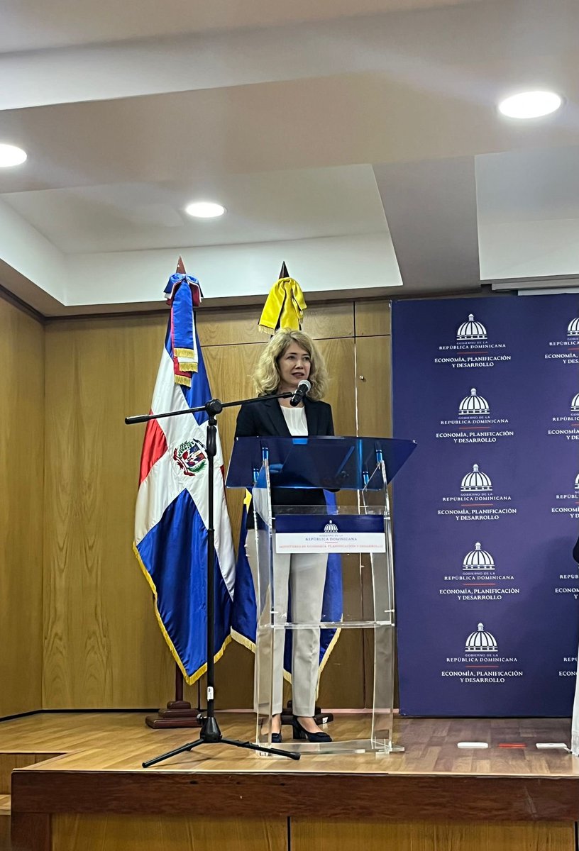 Entregamos al @mineconomiard y @MMujerRD €1M para apoyar los esfuerzos contra la violencia de género en la 🇩🇴. Con los fondos se ampliarán los servicios esenciales para las mujeres víctimas de violencia y se impulsaran iniciativas innovadoras para la prevención de la violencia