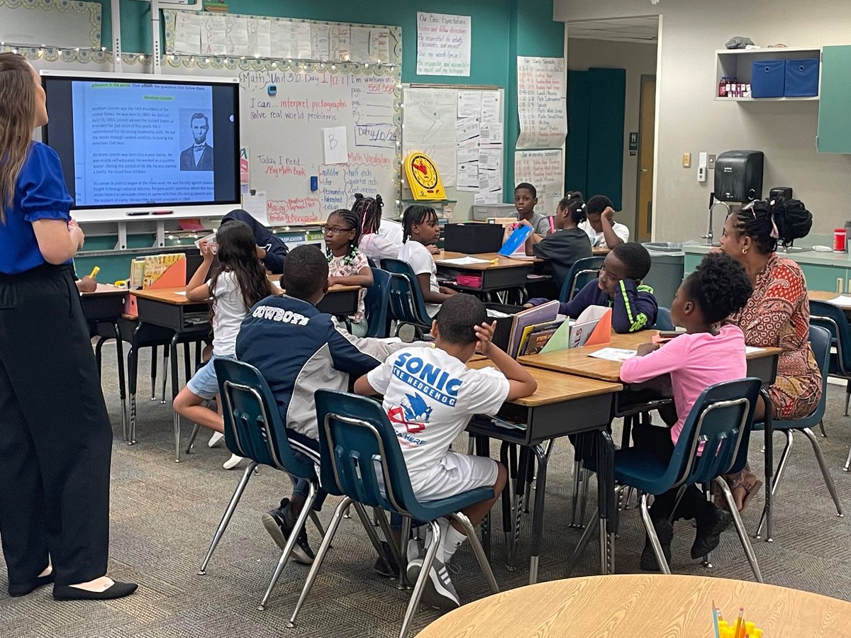dbeena31's tweet photo. FASTing with Families.  Parents and guardians were invited in to see what their children do to prepare for state testing. https://t.co/U4ipzHE8hG