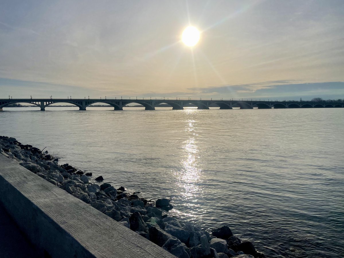 Good morning from the Detroit River☀️🚴🏽‍♀️