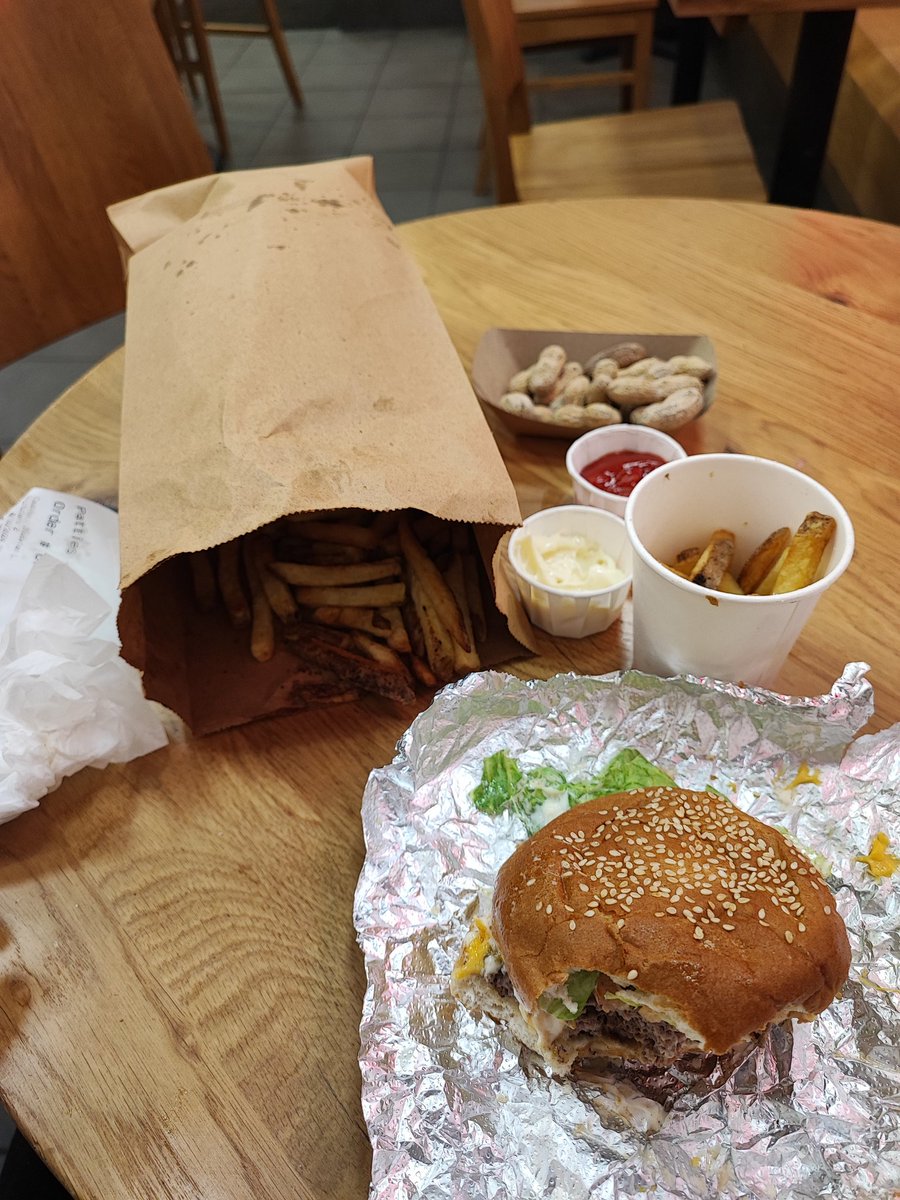 thedevilr3d's tweet image. Five guys is not what it used to be 😒 #fiveguys