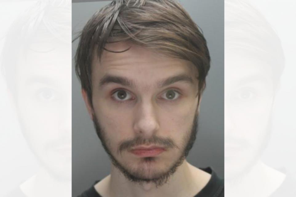 Adam Syers (Image: Cheshire Police) A PAEDOPHILE who previously attempted to groom children on video games and who also made sexual comments about a toddler has been jailed again. sthelensstar.co.uk/news/24242946.…