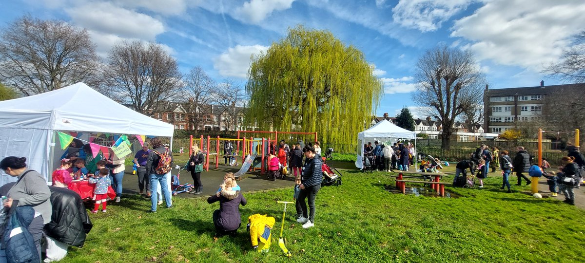 The Polka Theatre in Wimbledon ran a community cleanup event in Wandle Park recently - and we were glad to attend and see the community coming together for the environment. Activities included litter picking, willow weaving and a river cleanup by <a href="/cwparksgreen/">Friends of Colliers Wood Parks & Green Spaces</a>
#WildWednesday