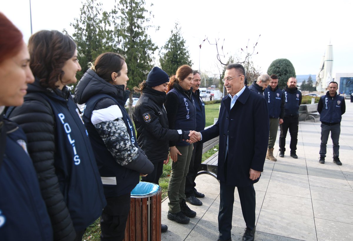 179 yıl önce vatandaşlarımızın esenliği ve güvenliğini temin etmek amacıyla kurulan Polis Teşkilatı’mızın #PolisHaftası'nı ve 10 Nisan #PolisGünü'nü kutluyorum.

Kamu düzeninin sağlanması, huzur ve barış ortamının devamı için şehit düşen kahraman polislerimize Allah'tan rahmet,…