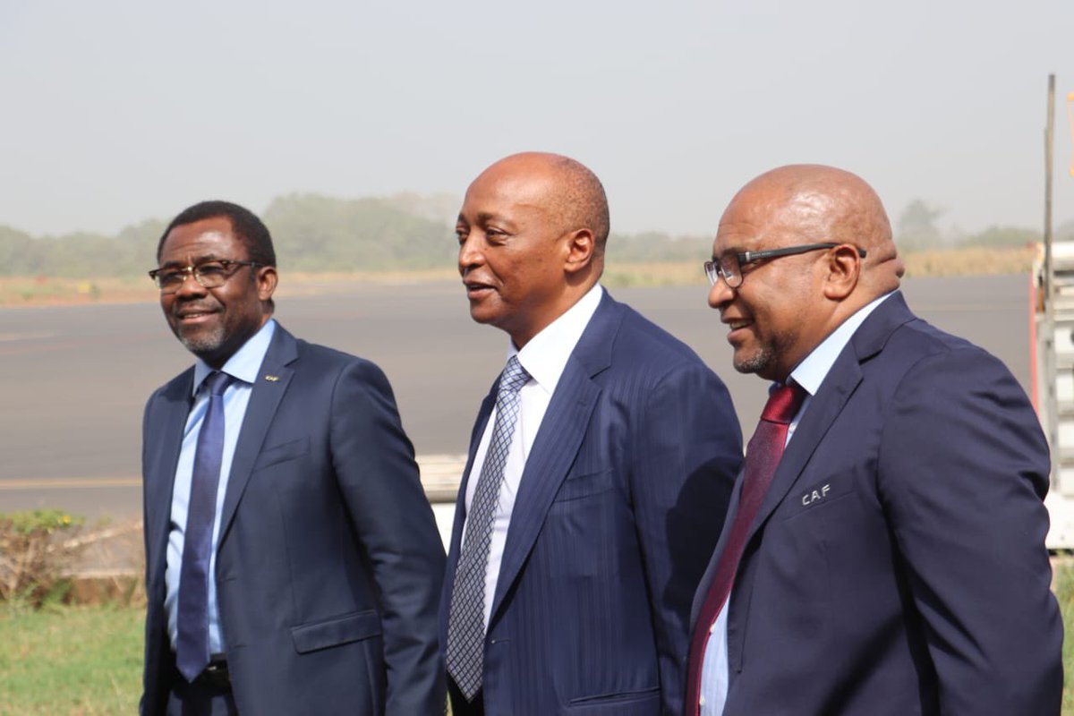 CAF President Dr Motsepe has arrived in Bissau for the third stop of his visit tour. He received a grand welcome at the Osvaldo Vieira Intl airport this morning. On his visit agenda,Dr Motsepe will be meeting with the Guinea-Bissau Head of State, Sports Minister & FA President.