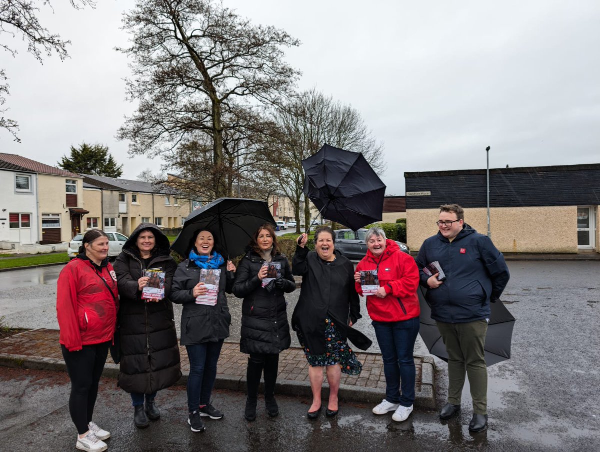🌹It was great to have Scottish Labour Deputy Leader @jackiebmsp and MSPs from across Scotland on the doors today in Kilwinning. The SNP may have forgotten about Kilwinning but we won't! A little bit of wind and rain won't stop us! #Kilwinning #VoteMaryHume1 #LabourDoorstep