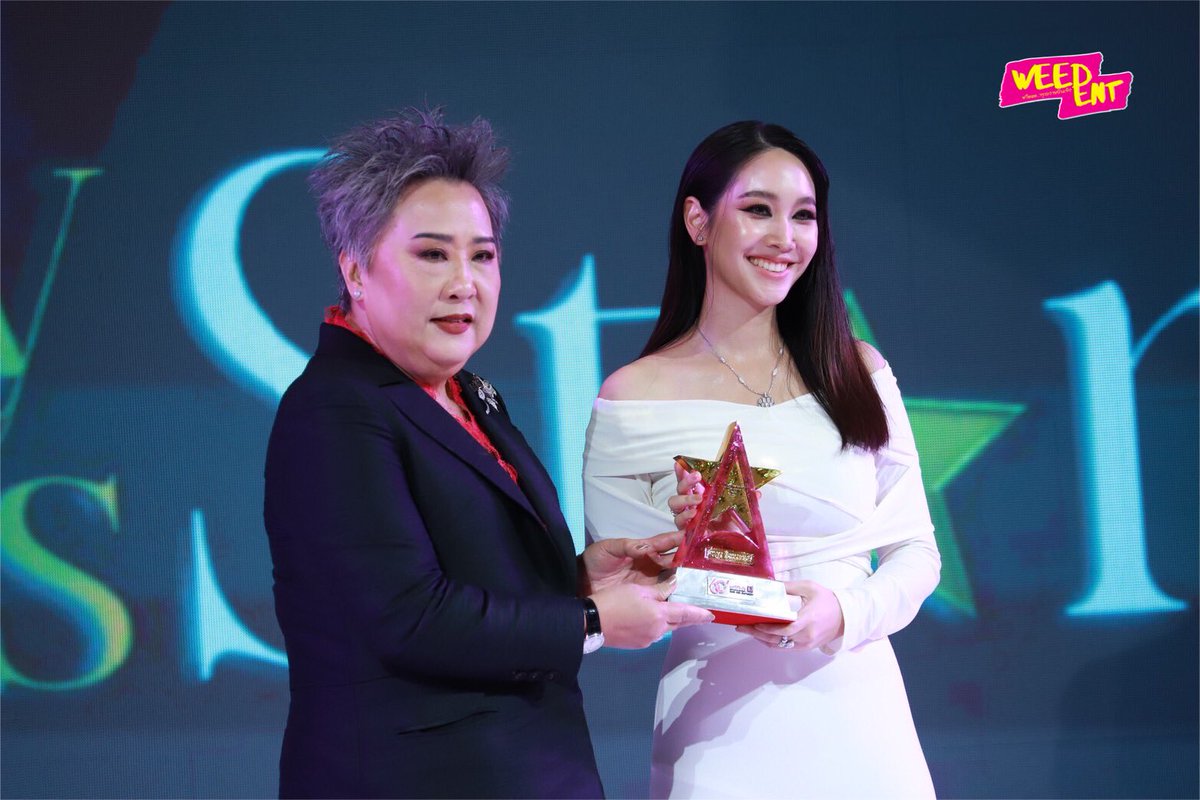 ฉลองครบรอบ 60 ปี เดลินิวส์ กับรางวัลคนบันเทิง Dailynews Star 2024 นำทีมโดยบุ๋ม-ปนัดดา, ภณ ณวัสน์, ไมค์ ภัทรเดช, มิน พีชญา และ เนเน่ พรนับพัน 

ขอแสดงความยินดีด้วยค่ะ ✨💖 

#60ปีเดลินิวส์
#บุ๋มปนัดดา #ภณณวัสน์ 
#ไมค์ภัทรเดช #มินพิชญา 
#DailynewsStarXNene
#60ปีเดลินิวส์XNene…