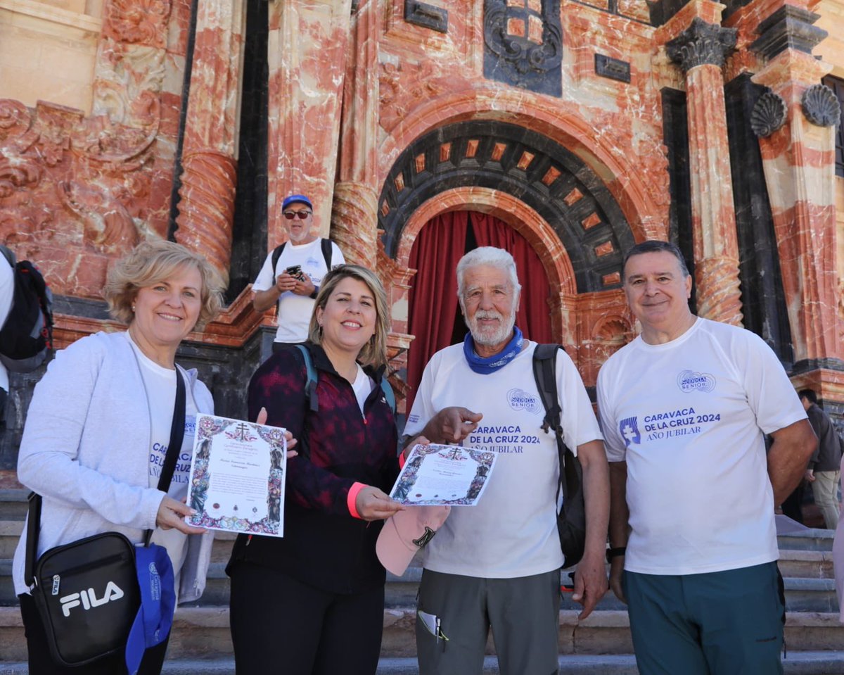 🏃🏼‍♀️Acompañamos a los mayores de Senda Senior en la última etapa del Camino del Apóstol.

¡Junto al alcalde, @JoseFcoViejo, impulsamos el turismo religioso y cultural entre #Cartagena y #CaravacaDeLaCruz!

📲: cartagena.es/detalle_notici…