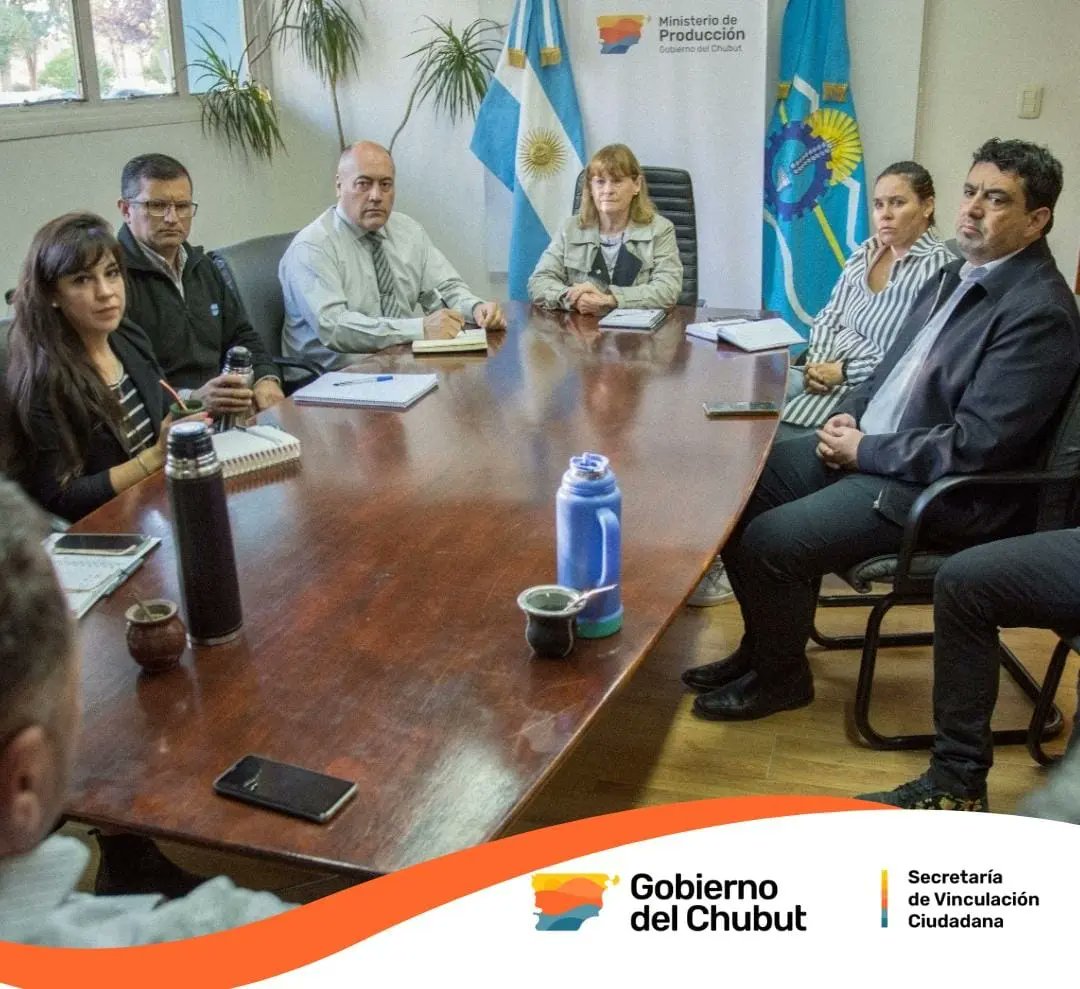 •Se convocó una reunión con productores porcinos locales.
El objetivo principal de la reunión fue abordar las preocupaciones planteadas por los productores locales sobre la reciente decisión de abrir las importaciones de carne porcina procedente de Brasil.