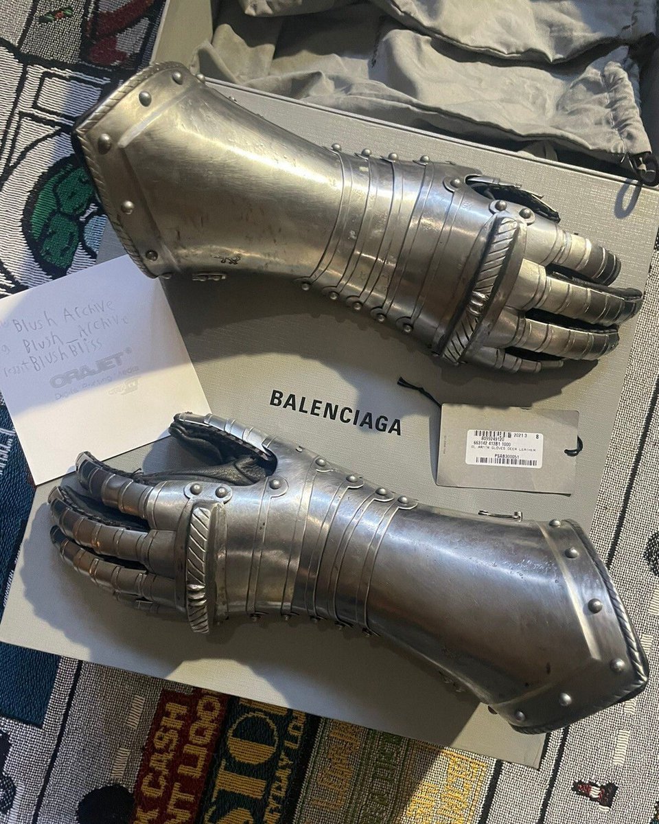 fashionsdrops's tweet photo. Balenciaga Chevalier Knight Gauntlets, 2021 https://t.co/TLJgyJY4Bv