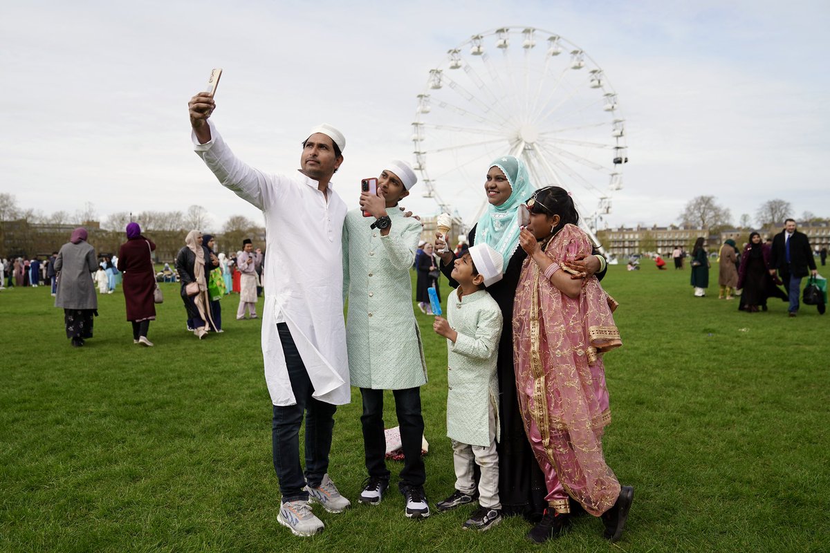 Over 4000 worshippers gather for morning prayers on Parker's Piece in Cambridg as the holy month of Ramadan comes to an end and Muslims celebrate Eid al-Fitr