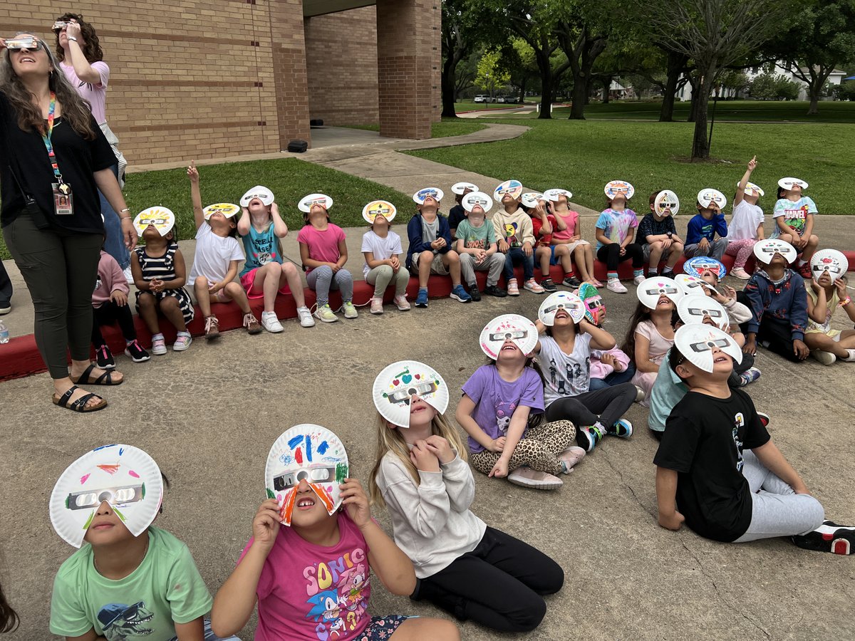 The kids enjoyed seeing the Solar Eclipse. We even had a special guest, Ms. Frizzle, there for this awesome experience. LOL! @WSE_PTO @WSE_library @WSEfirsties @WSE_2ndgrade @FortBendISD