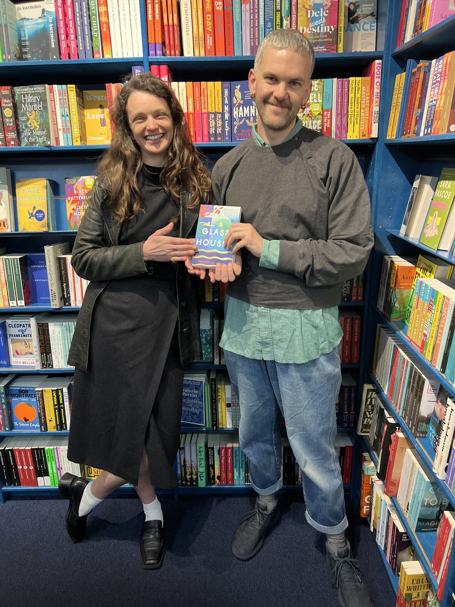 @pagesofhackney @FrancescaReece Loved meeting the wonderful booksellers at @StokeyBookshop and talking all about burning down second homes 🔥 #GlassHouses @FrancescaReece