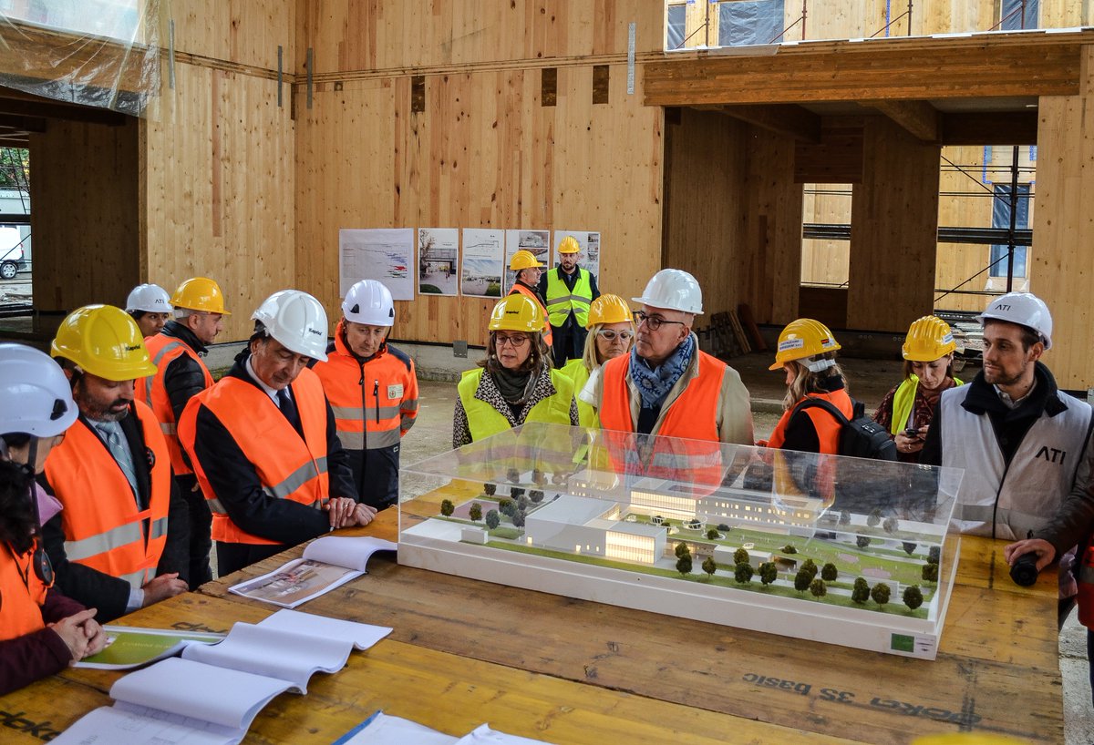 ATIproject_'s tweet photo. Last week our team and general contractor had the pleasure to welcome the Mayor, President of the City Council and representatives of the Municipality and of the School board, for a comprehensive tour of the ongoing construction site of #ViaBrocchiSchool.

#ATIproject https://t.co/uxfiqh2Ra1