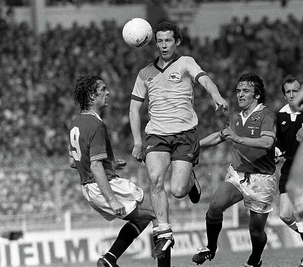 El Maestro, Liam Brady commanding the ball in the 1979 FA Cup Final at Wembley 
Arsenal beat Man Utd 
#coyg #afc #arsvil #gunners