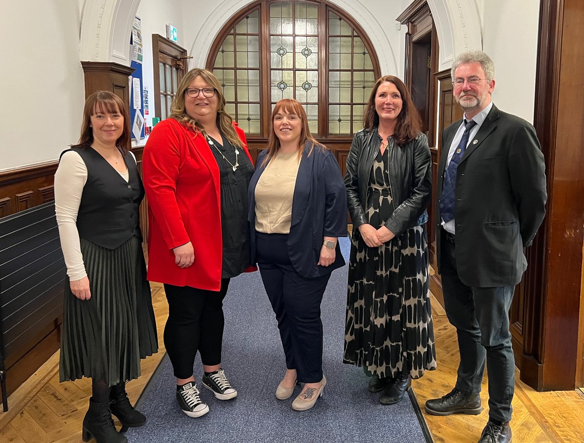 The @COSLA Presidential Team of @MorayShona & @StevenHeddle together with Chief Executive @MsJaneOD continued their visits around member councils this am with a meeting at @ClacksCouncil. The @COSLA delegation are pictured here with Council Leader @ochillass and CEO Nikki Bridle.