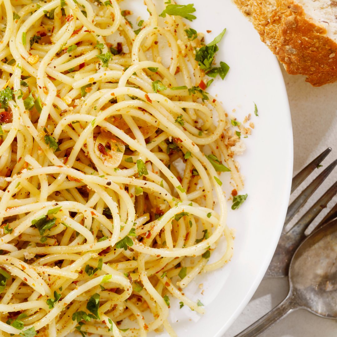 Made with just a handful of ingredients including garlic, olive oil, &amp; red pepper flakes, aglo e olio is a celebration of flavour in its purest form. Our Marshalls spaghetti, crafted from 100% durum wheat, perfectly complements the al dente texture of this classic pasta dish. 🍝