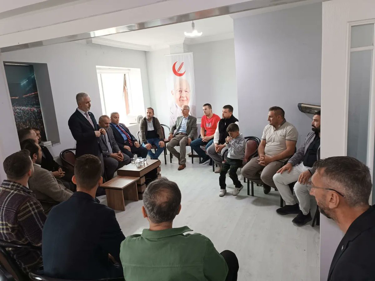 Bugün İlçe Binamızda Bayramlaşma Programımızı Gerçekleştirdik. Programımıza Katılan Genel Merkez MKYK Üyemiz Cafer Azaklı İl Başkanımız Hidayet Kaya Teşkilat Başkanımız Biran Yasa Ferizli İlçe Başkanımız Sercan Eğin'e Ve Tüm Misafirlerimize Teşekkür Ederiz. <a href="/Caferazakli54/">Cafer AZAKLI</a>